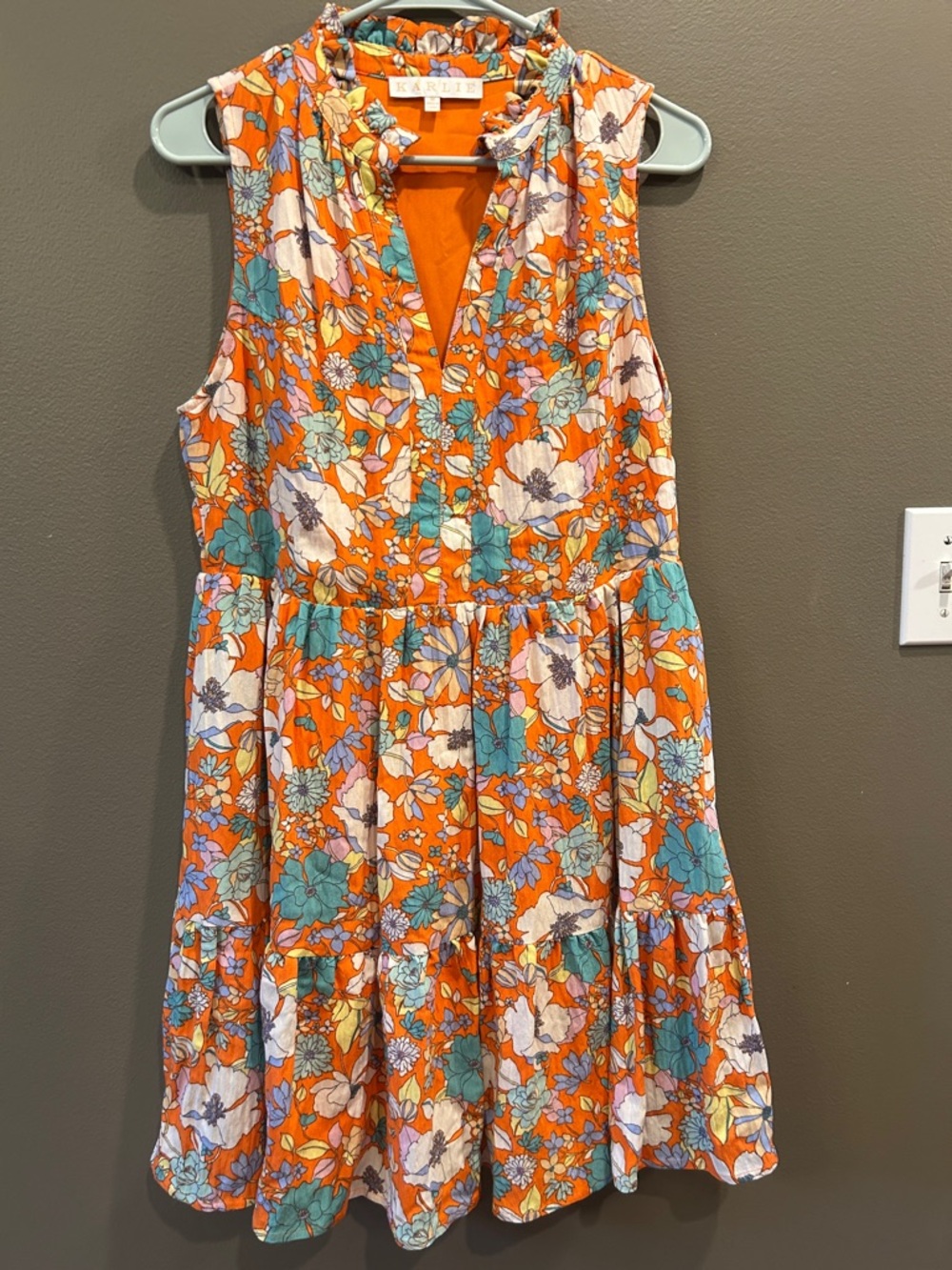 Karlie Floral V-Neck Sleeveless Dress – Size Medium